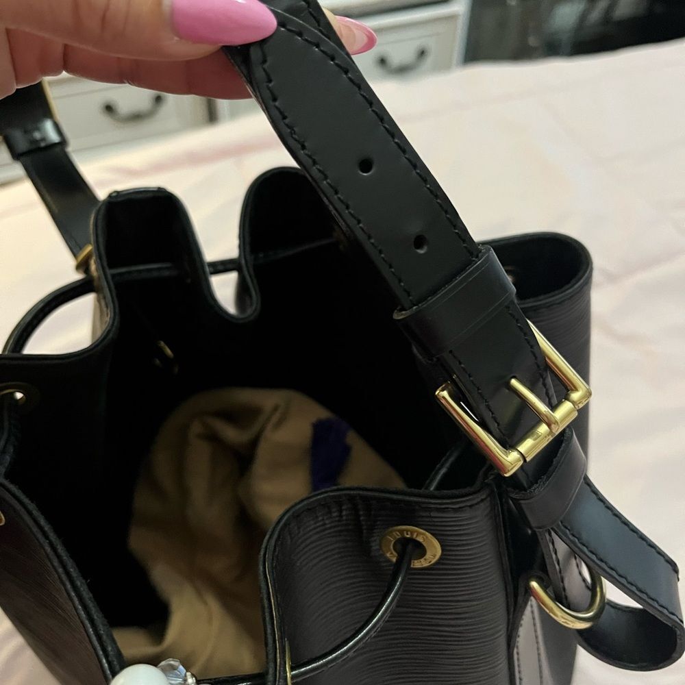 Louis Vuitton Black Epi Leather Noé Bucket Shoulder Bag with Gold Hardware - Picture 15 of 15